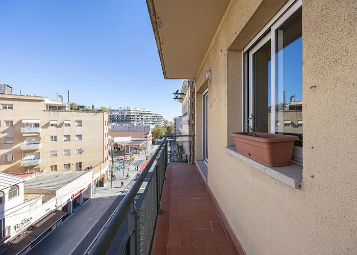 Bright Attic & Amazing Terrace Apartment L'Hospitalet de Llobregat
