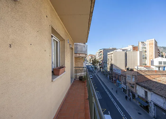 Bright Attic & Amazing Terrace Apartment L'Hospitalet de Llobregat