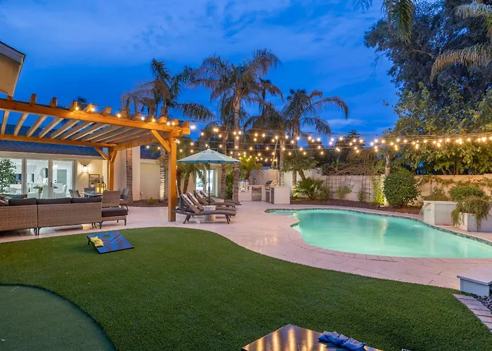 Elegant Renovated Home W Backyard Misters & Pool Phoenix