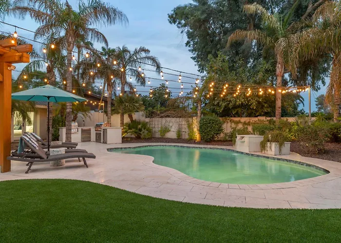 Elegant Renovated Home W Backyard Misters & Pool Phoenix