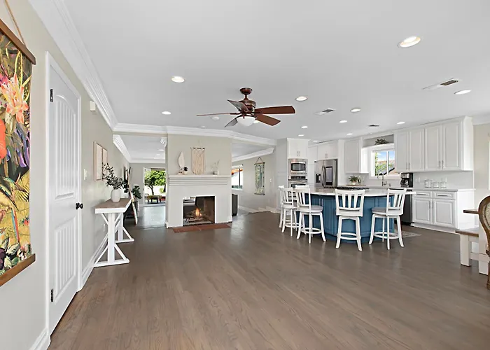 Family Friendly | Huge Backyard | In Heart Of Sd Villa San Diego