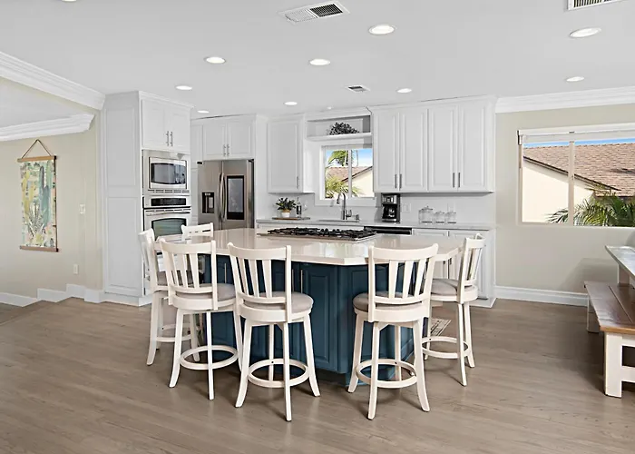 Family Friendly | Huge Backyard | In Heart Of Sd Villa San Diego