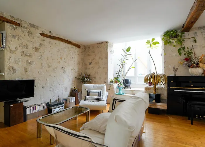 Chic Apartment With Private Terrace Paris