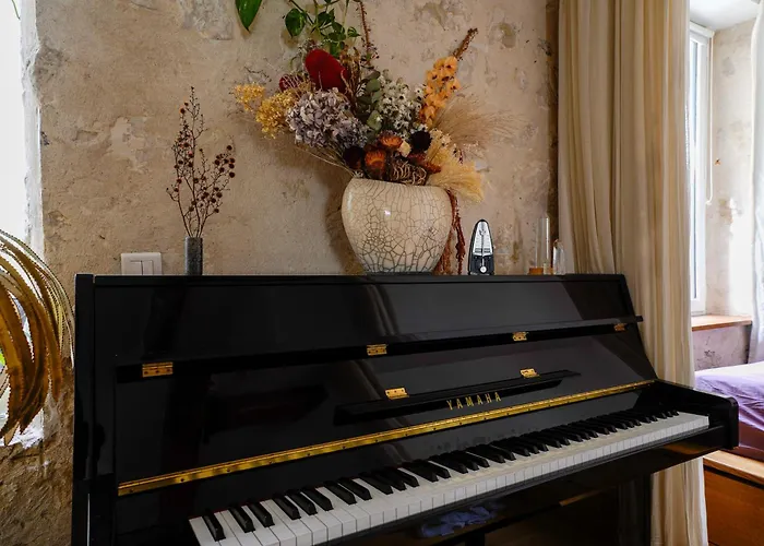 Chic Apartment With Private Terrace Paris