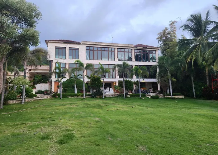 Villa Tesoros Del Mar - Luxury Beachfront Villa With Natural Pool, Jacuzzi, Mountain Views, Yoga, Bbq, Wi-Fi, Pet & Family Friendly, Barahona Adventures
