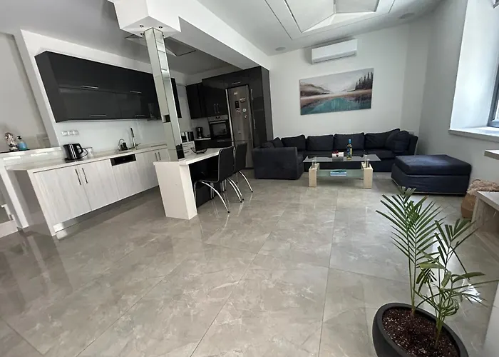 Ivory Style Maisonette Near Downtown Heraklion 