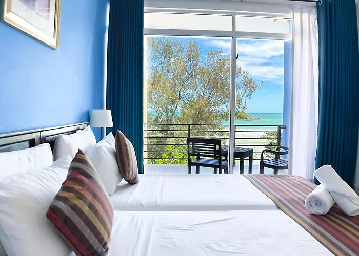 Twenty -Two Dazzle Bay Hotel Weligama