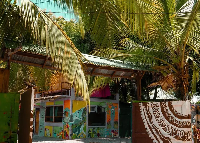 Flutterby House Hostel Uvita