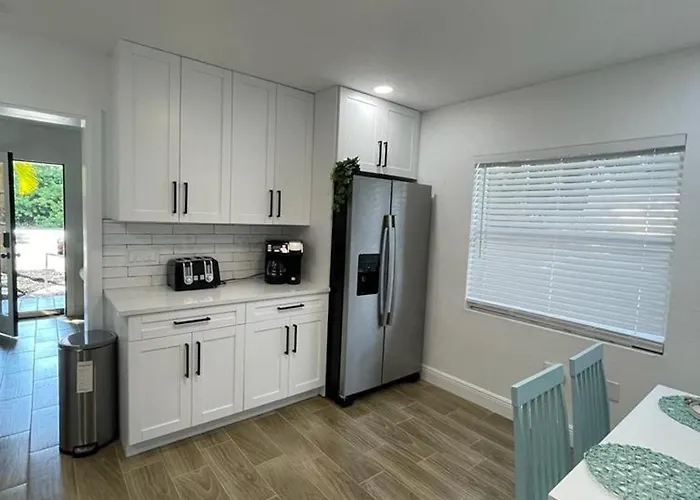Stylish 2 Bedrooms 2 Bath House In South Tampa