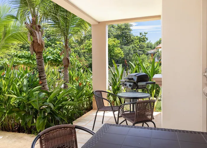 Two Palms Ground Floor Unit Across From Beach Coco