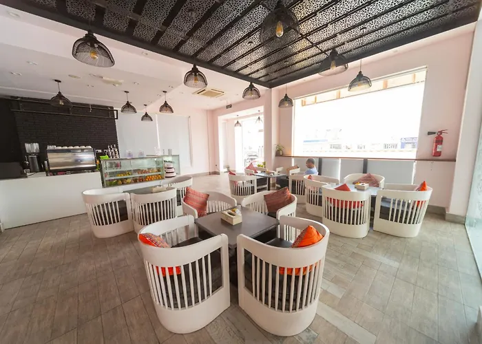 Zaki Hotel Apartment Sur