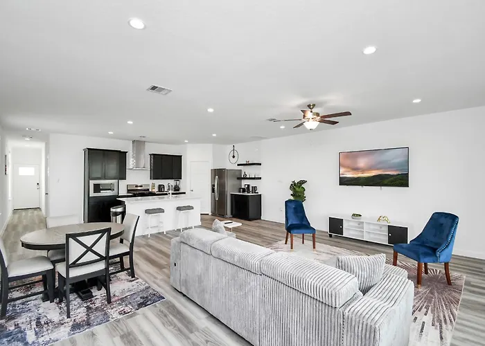 Lakeside 4 Bedroom With King Bed Near Downtown Houston