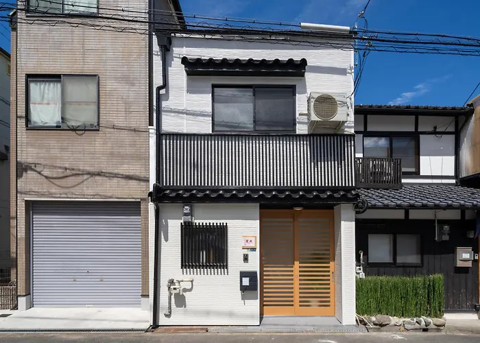 花火天下茶屋一番館天下茶屋駅徒歩4分リニューアルした落ち着きのある和風モダンな民宿 Osaka