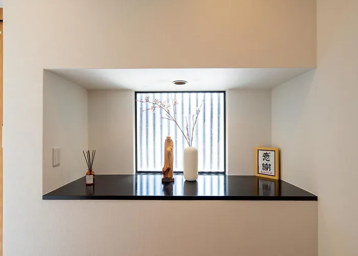 花火天下茶屋一番館天下茶屋駅徒歩4分リニューアルした落ち着きのある和風モダンな民宿 Osaka