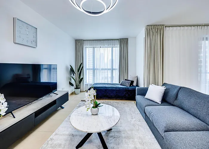 Stylish 2Br Apt Just Minutes From Beach Dubai