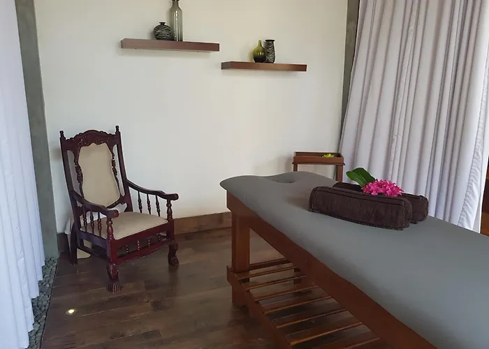 Camelot Beach Hotel Negombo