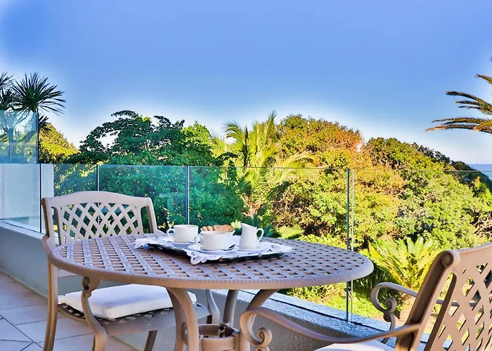 Hermanus Beachfront Lodge