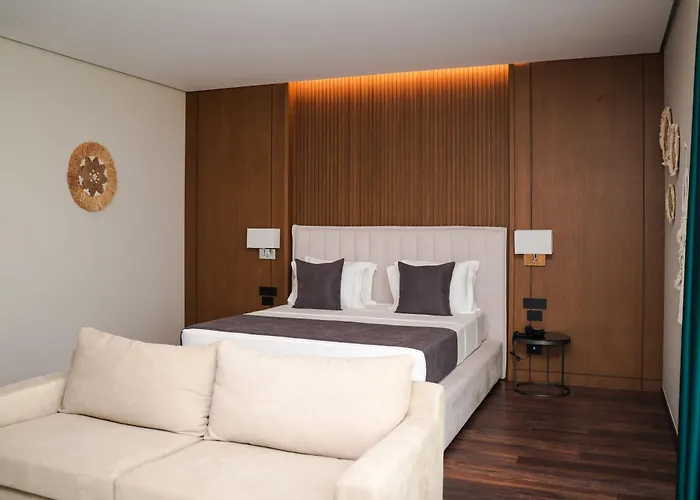 Supreme Hotel Golem 