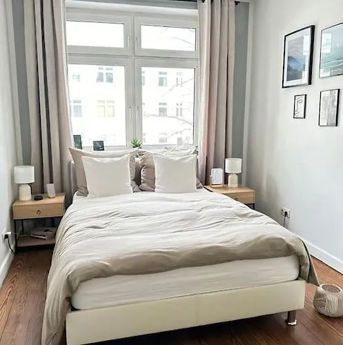 Lovely City Apartment With Balcony, Central Hamburg