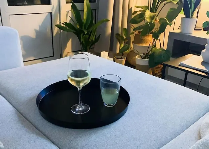 Lovely City Apartment With Balcony, Central Hamburg