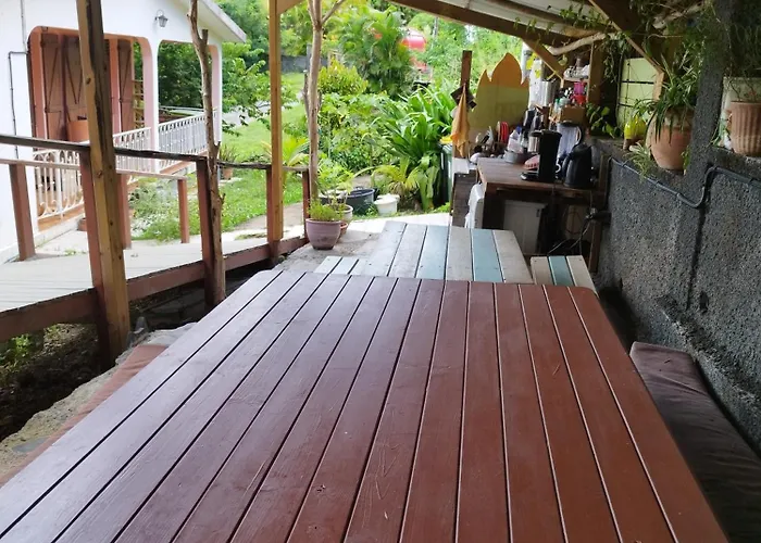Tikazalou Eco Hostel Deshaies