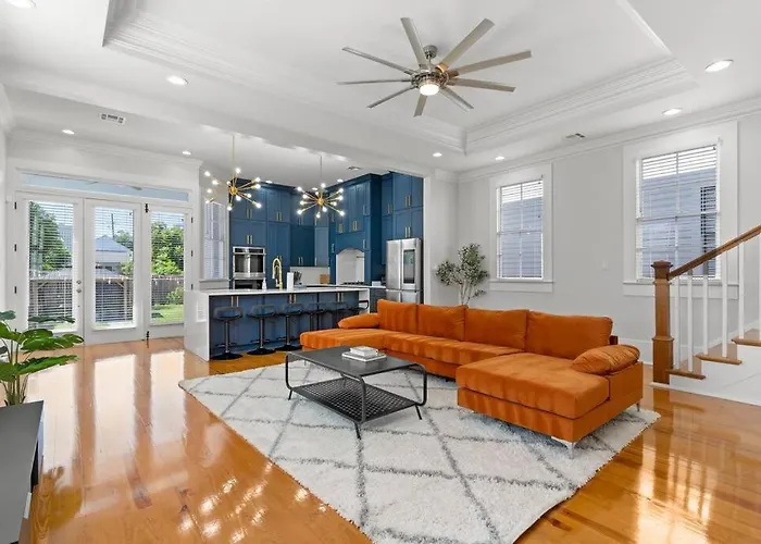 Modern Home Overlooking Downtown New Orleans