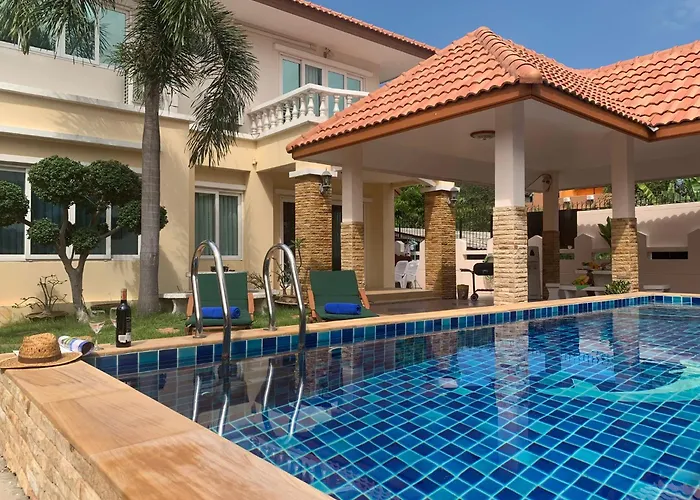 Yoch Pool Villa Pattaya