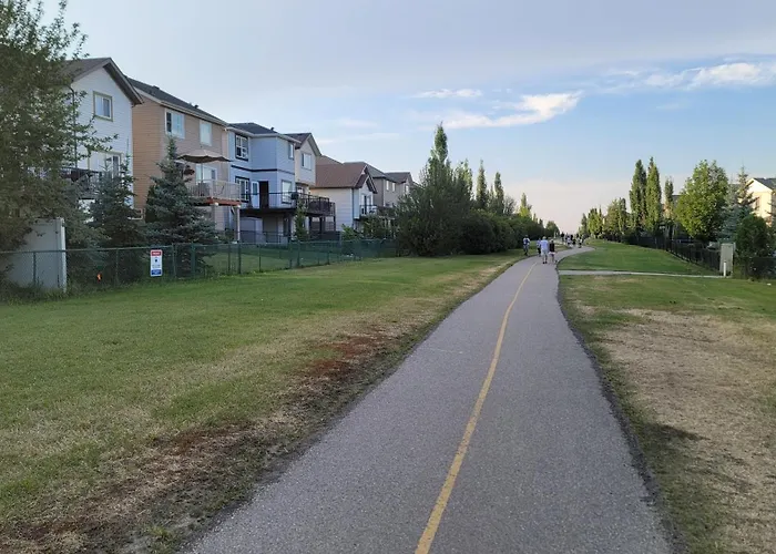 The King Place, Is A Room In A Private House, Close To Ctrain And Spruce Meadows Equestrian Calgary