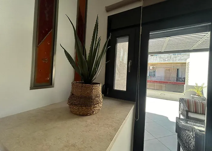 Ivory Style Maisonette Near Downtown Heraklion 