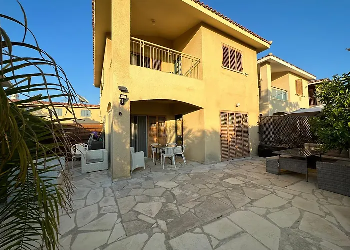 New Cozy Villa Near The Beaches In The Magnificent Gardens Of Regina With Swimming Pools! Paphos