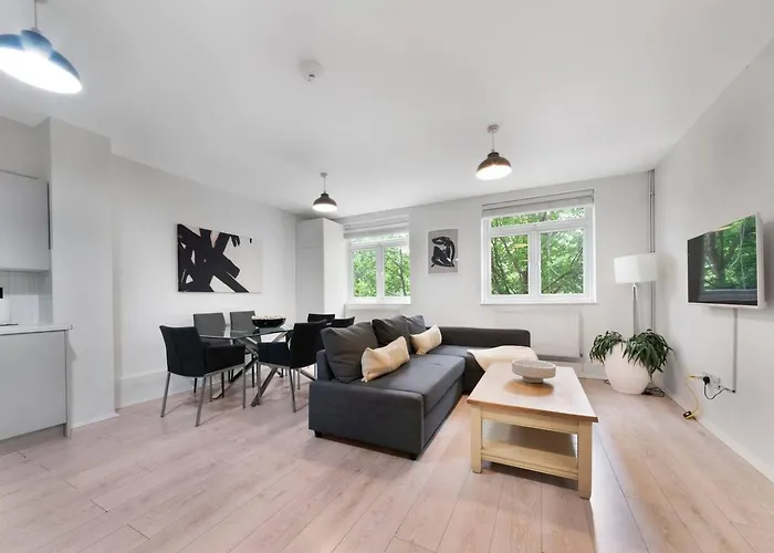 2 Bed Apartment- Finsbury Park Station B London