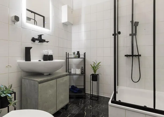 62Qm2, Massageseat, Billard-Table, King-Sized Bed Apartment Berlin