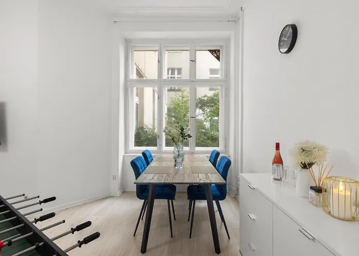 62Qm2, Massageseat, Billard-Table, King-Sized Bed Apartment Berlin