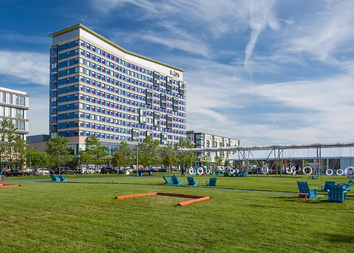 Aloft By Marriott Boston Seaport District Hotel