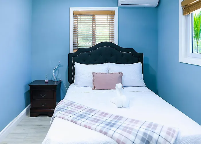Sheer Bliss Beachview Apt #1 George Town