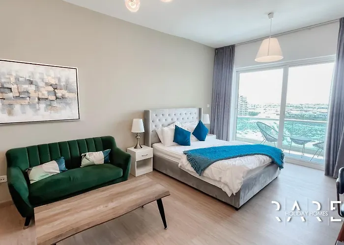Rare Holiday Homes - Lake View - Near Me'Aisem City Centre - The Crescent Tower A - Dubai Production City - R910