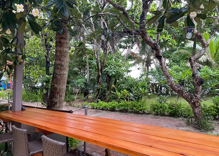 Aissatou Beach Resort Balabag 