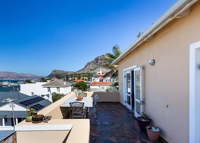 Panoramic Views With Terrace In Heart Of Kalk Bay Apartment