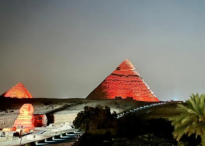 The Gate Hotel Front Pyramids & Sphinx View Kafret el-Gabal