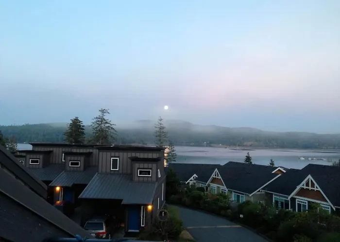 Upscale Sooke Vacation Rental
