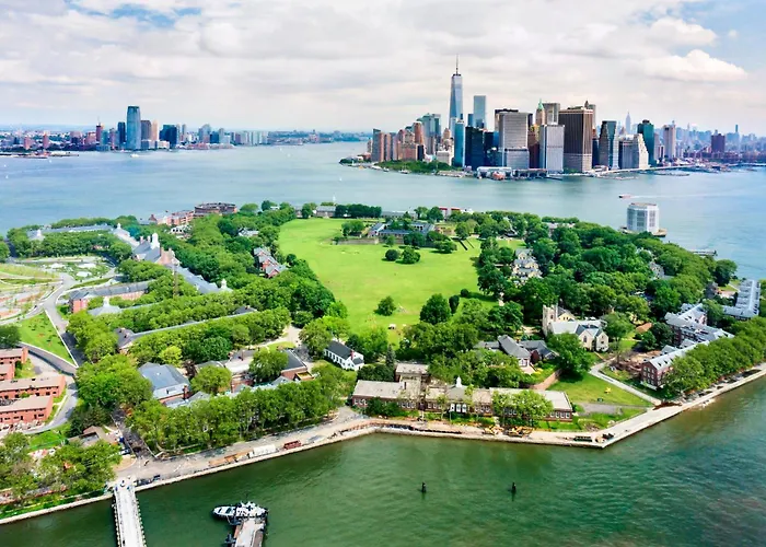 New York City Apartment Near Free Ferry Boat!