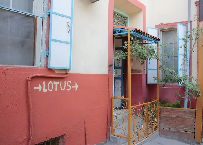 Lotus Garden Hostel İzmir