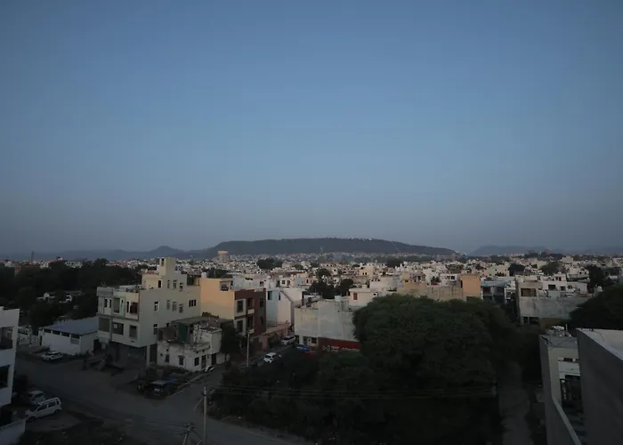 Earthen Bliss Luxury 2Bhk Apt With Balcony Udaipur