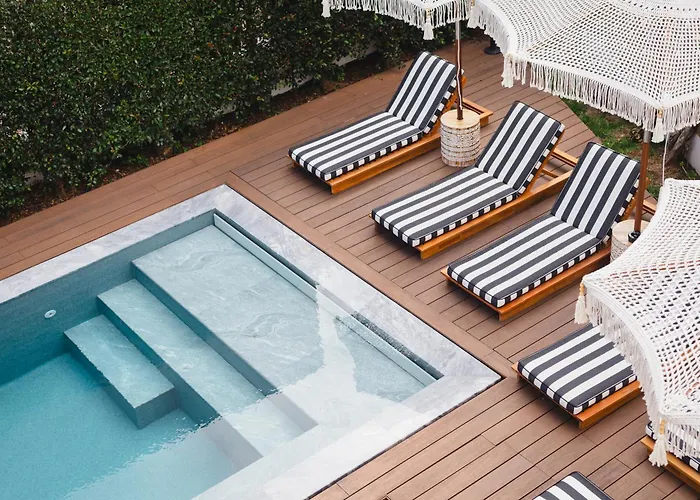 The Salty Surf & Yoga Hostel Estoril