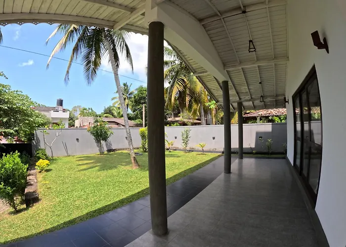 Shade Villa Talpe