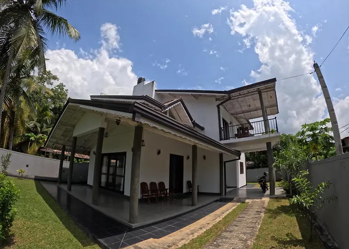 Shade Villa Talpe