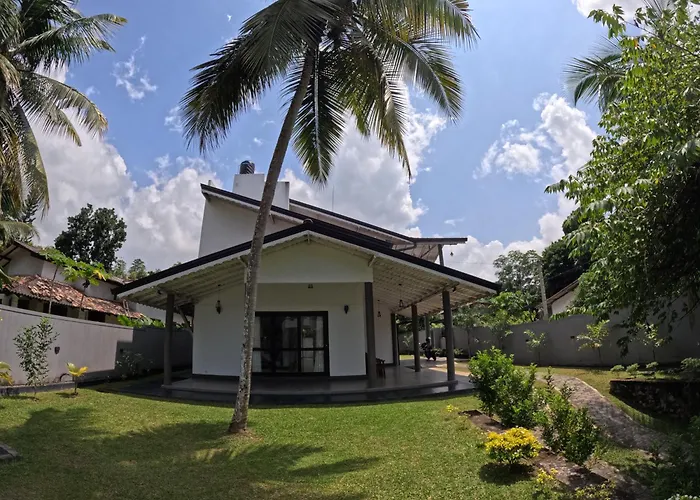 Shade Villa Talpe