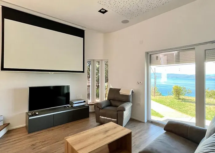 Villa Serenity - A Rustic-Modern Lakeside Escape Ohrid