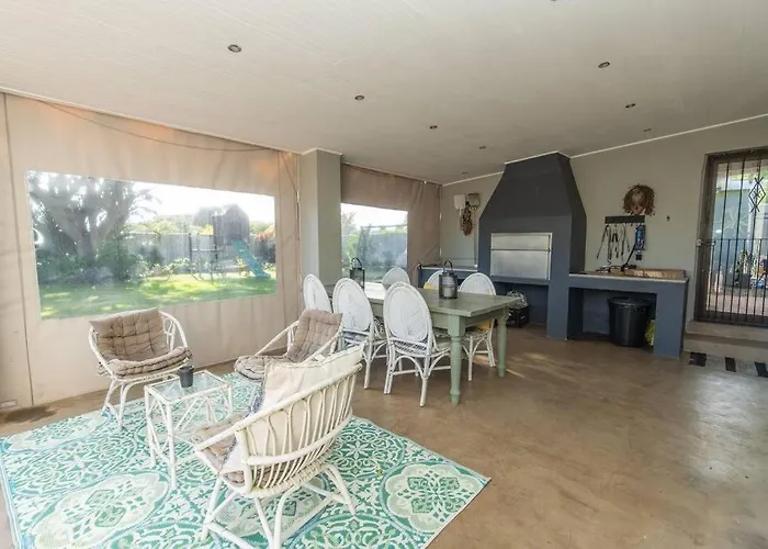 Villa 3 Doors Down Port Elizabeth