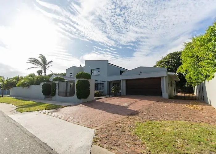 Villa 3 Doors Down Port Elizabeth